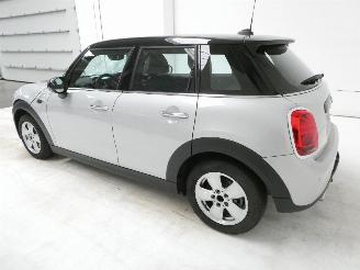 Mini Cooper 1.5 picture 4