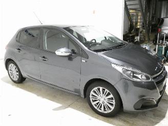 Peugeot 208  picture 11