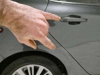 Peugeot 208  picture 10