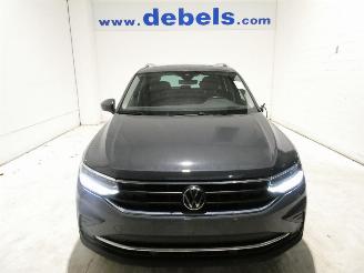 krockskadad bil auto Volkswagen Tiguan LIFE 2023/5