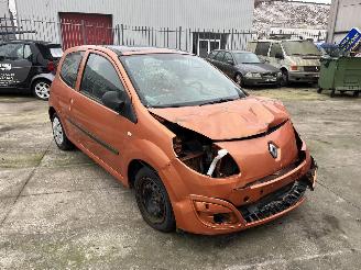 damaged passenger cars Renault Twingo NO PAPERS/PARTS ONLY 2008/9