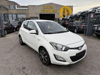 Schadeauto Hyundai I-20 LOUNGE 2013/1