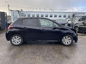 Peugeot 208 1.2I picture 8