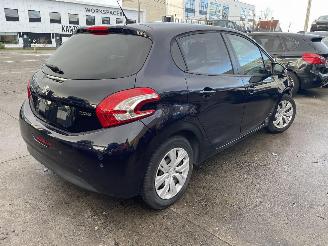 Peugeot 208 1.2I picture 11