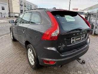 Volvo Xc-60 MOMENTUM picture 3