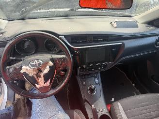 Toyota Auris HYBRID BREAK picture 7