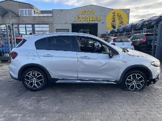 Schadeauto Fiat Tipo CROSS 2021/6