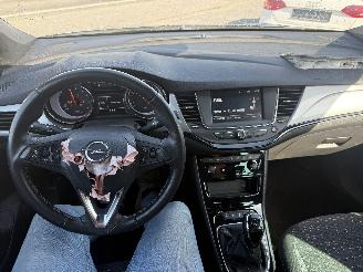 Opel Astra 1.2 B picture 20