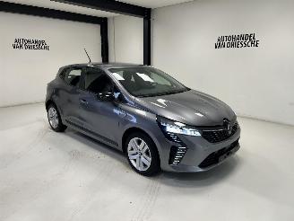 skadebil auto Renault Clio  2024/10