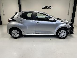 Toyota Yaris HYBRIDE picture 3