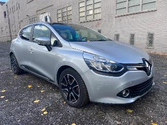 Vaurioauto  passenger cars Renault Clio COMMUNITY 2016/1