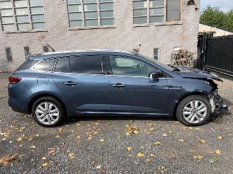 uszkodzony samochody osobowe Renault Mégane IV GRANDTOUR 2023/1