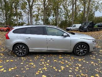 uszkodzony samochody osobowe Volvo V-60 V 60 KINETIC 2017/6