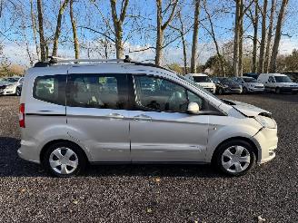 skadebil auto Ford Tourneo Custom TOURNEO COURIER TREN 2015/1