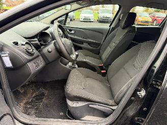 Renault Clio IV GRANDTOUR picture 19