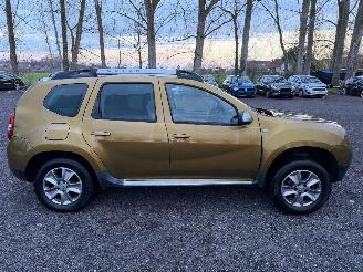 Vaurioauto  passenger cars Dacia Duster PRESTIGE 2016/10