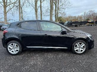 krockskadad bil auto Renault Clio V ZEN 2021/2