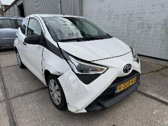 uszkodzony samochody osobowe Toyota Aygo 1.0 VVT-i 2019/1
