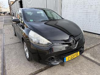 krockskadad bil auto Renault Clio 1.2 2013/5