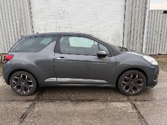 Citroën DS3 1.6 e-HDi So Chic picture 2