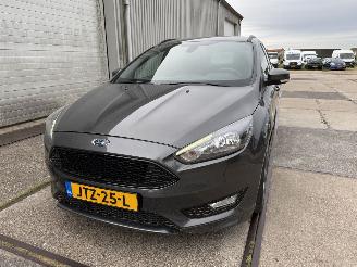 krockskadad bil auto Ford Focus 1.0 ST-Line 2017/4