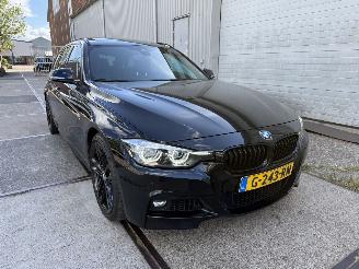 uszkodzony samochody osobowe BMW 3-serie 318i M-Sport Panoramadak H/K Leer 2019/11