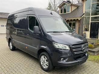 krockskadad bil bedrijf Mercedes Sprinter 319 CDI L2H2  NAVI CAMERA LED PDC 2022/11