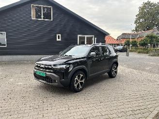 skadebil auto Dacia Duster HYBRIDE FACELIFT 130 PK NAVI CLIMA CAMERA LED B.J 2025 2025/2