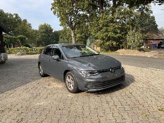 Schadeauto Volkswagen Golf 8 HYBRIDE AUTOMAAT NAVI CLIMA CAMERA LED VIRTUEEL DASH B.J 2023 2023/4