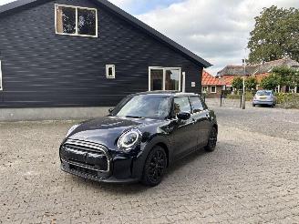 Vaurioauto  passenger cars Mini Cooper SPORT PANO AUTOMAAT LEER LED NAVI B.J 2021 2021/5