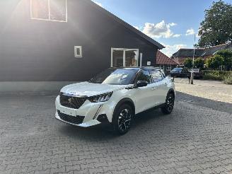 Voiture accidenté Peugeot 2008 AUTOMAAT GT LINE 130 PK NAVI CLIMA CAMERA LED B.J 2022. 38 dkm 2022/5