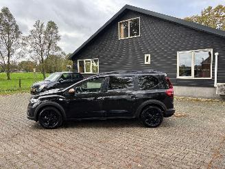 Dacia Jogger 1.6 AUTOMAAT 7 PERSOONS HYBRIDE NAVI CLIMA CAMERA KEYLESS LED B.J 2025 picture 5