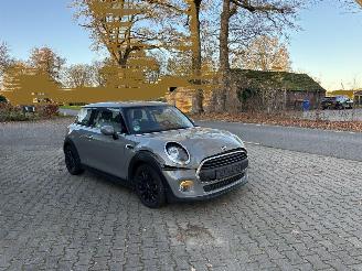 skadebil auto Mini One 1.5 EDITION CLIMA ABS PDC B.J 11-2018 SCHROEFSCHADE 2018/11