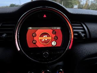 Mini One 1.5 EDITION CLIMA ABS B.J 2018 Lichte schade picture 10