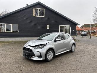 krockskadad bil auto Toyota Yaris AUTOMAAT 1.5  HYBRIDE CLIMA CAMERA B.J 07-2022 2022/7