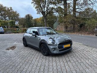 Mini One 1.5 EDITION SPORT CLIMA ABS PDC B.J 11-2018 SCHROEFSCHADE picture 3