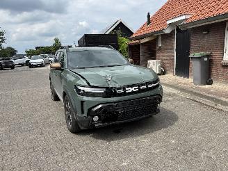 damaged passenger cars Dacia Duster HYBRIDE 1.6 AUTOMAAT NAVI CLIMA CAMERA VIRT DASH B.J 12-2024 2024/12