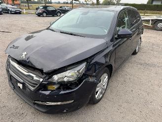 krockskadad bil auto Peugeot 308 II SW ALLURE 2017/2