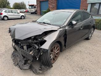 krockskadad bil auto Mazda 3 BLACK LIMITED 2017/2