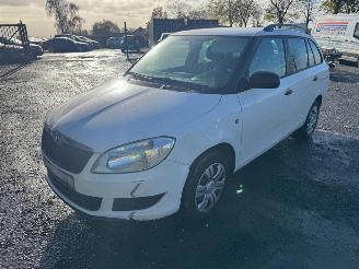 krockskadad bil auto Skoda Fabia  2014/4