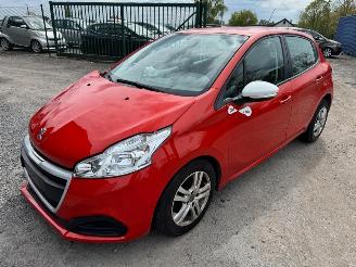 Damaged car Peugeot 208  2019/4