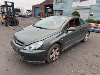 Damaged car Peugeot 307 CC 2004/4