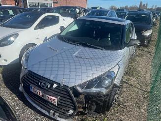 krockskadad bil brommobiel Hyundai Veloster 2013/9