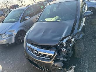 demontáž osobní automobily Opel Zafira  2010/10