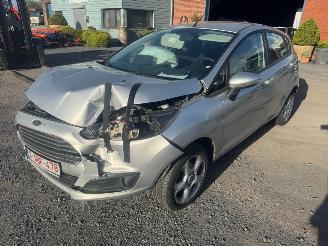 Voiture accidenté Ford Fiesta TREND 2013/10