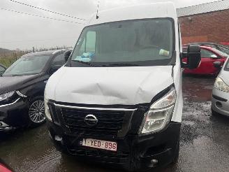 damaged passenger cars Nissan Interstar  2022/8