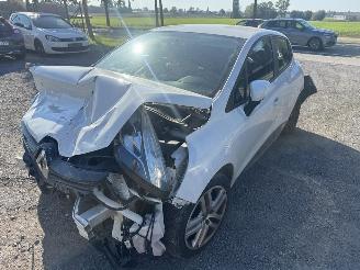 damaged passenger cars Renault Clio  2018/11