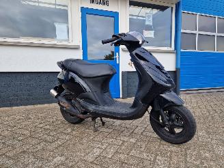 Piaggio  ZIP 2 TAKT picture 2