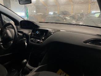 Peugeot 208  picture 9