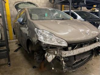 Peugeot 208  picture 2